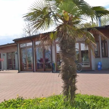 ホテル Holiday Chalets Camping Class エルバ