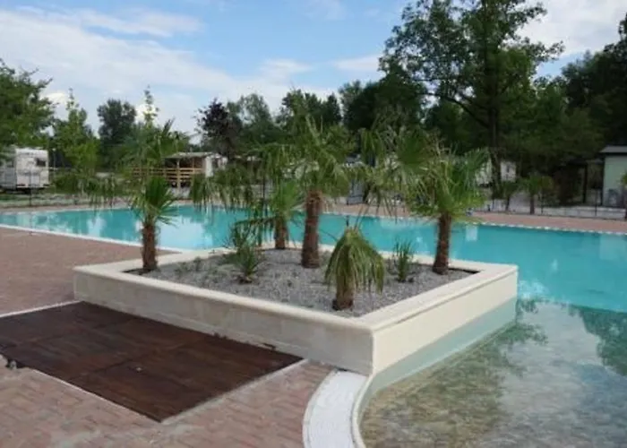 Holiday Chalets Camping Class