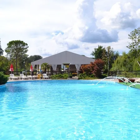 Holiday Chalets Camping Class Hotel