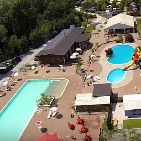 Holiday Chalets Camping Class Отель 3*