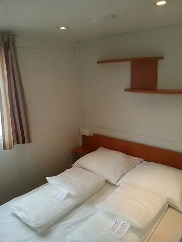 Отель Holiday Chalets Camping Class 3*