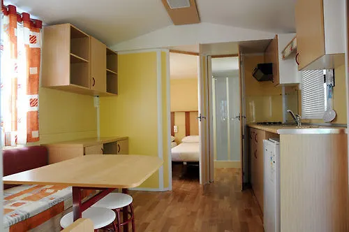 Holiday Chalets Camping Class Отель 3*