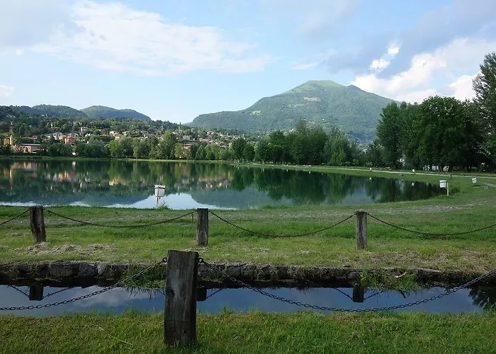 Отель Holiday Chalets Camping Class 3*