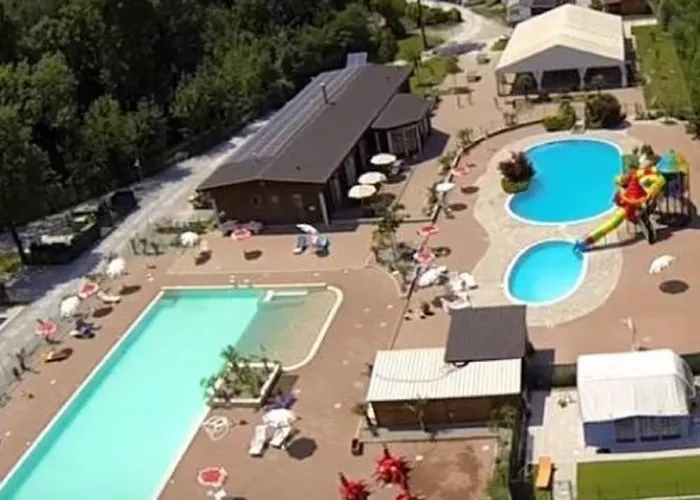 Holiday Chalets Camping Class Отель 3*